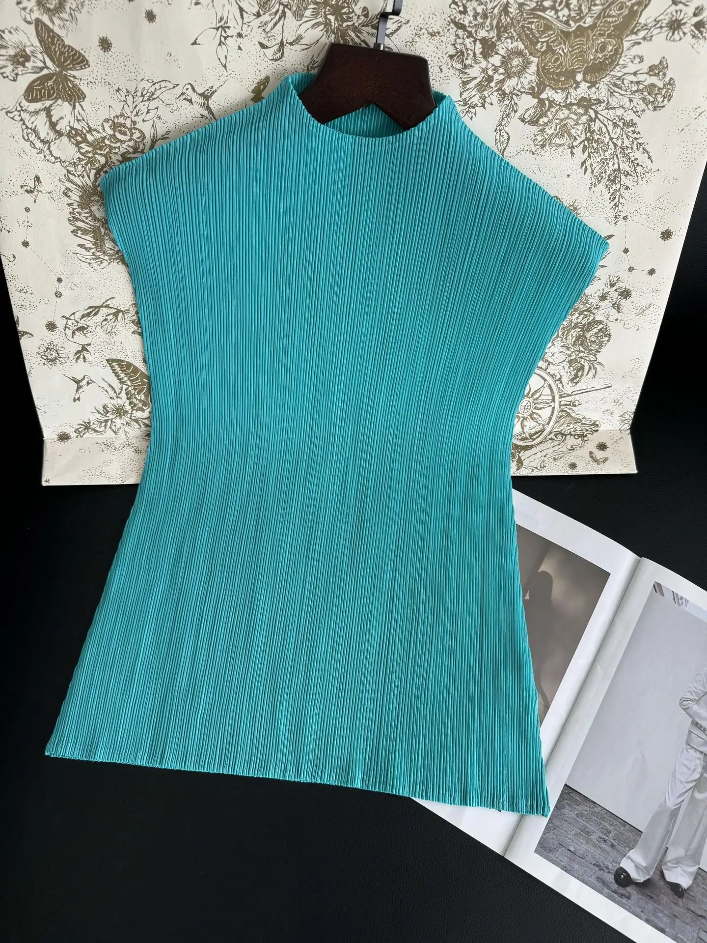 Miyake Versatile Classic Simple Solid Color Stand Up Collar Pleated Top Women Slim Slim Short Sleeve Miyake T-shirt Summer 2025
