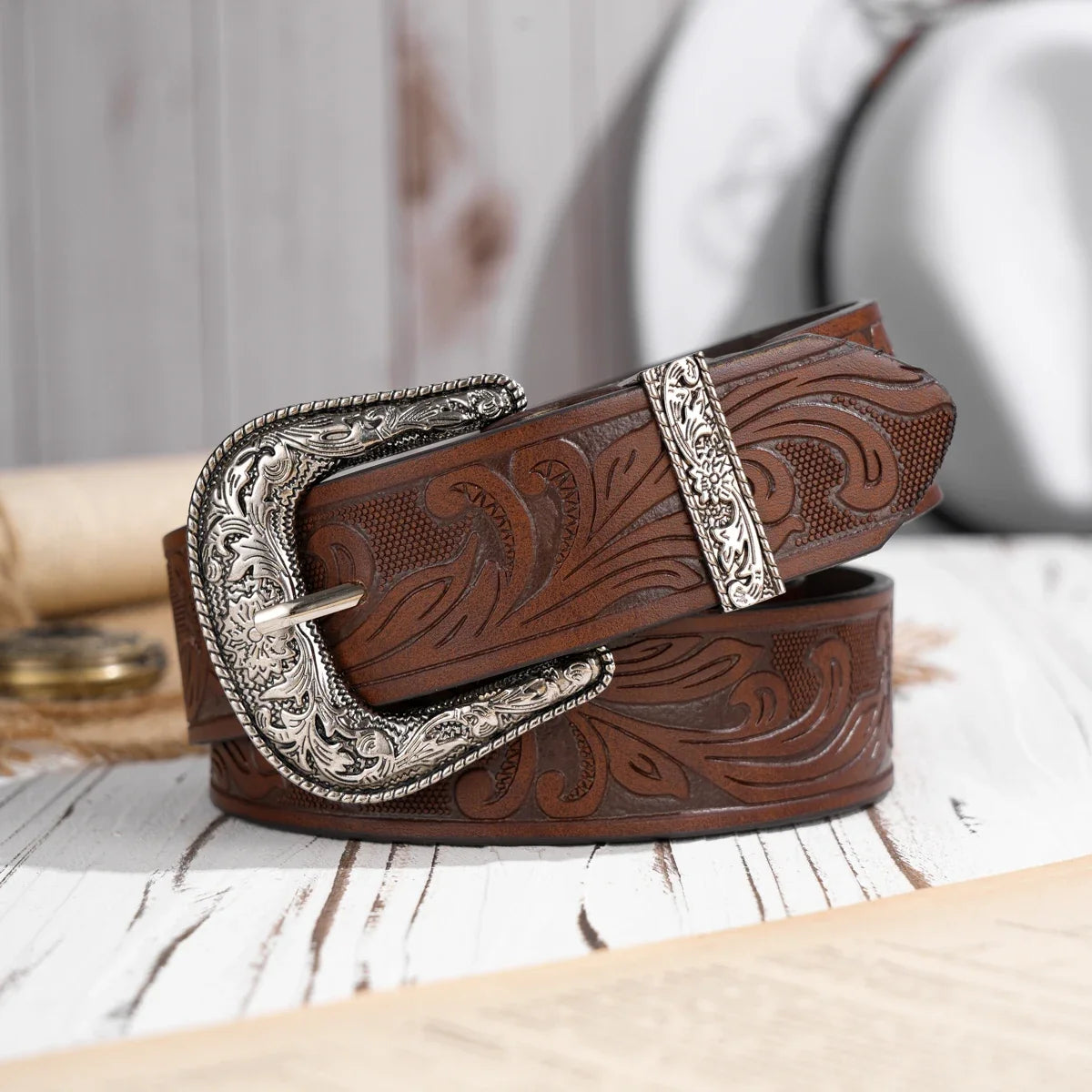 A Casual, Individual and Retro Belt, Western-Style Clothing Accessory, Metal Buckle, PU Belt, Suitable for Both Men and Women