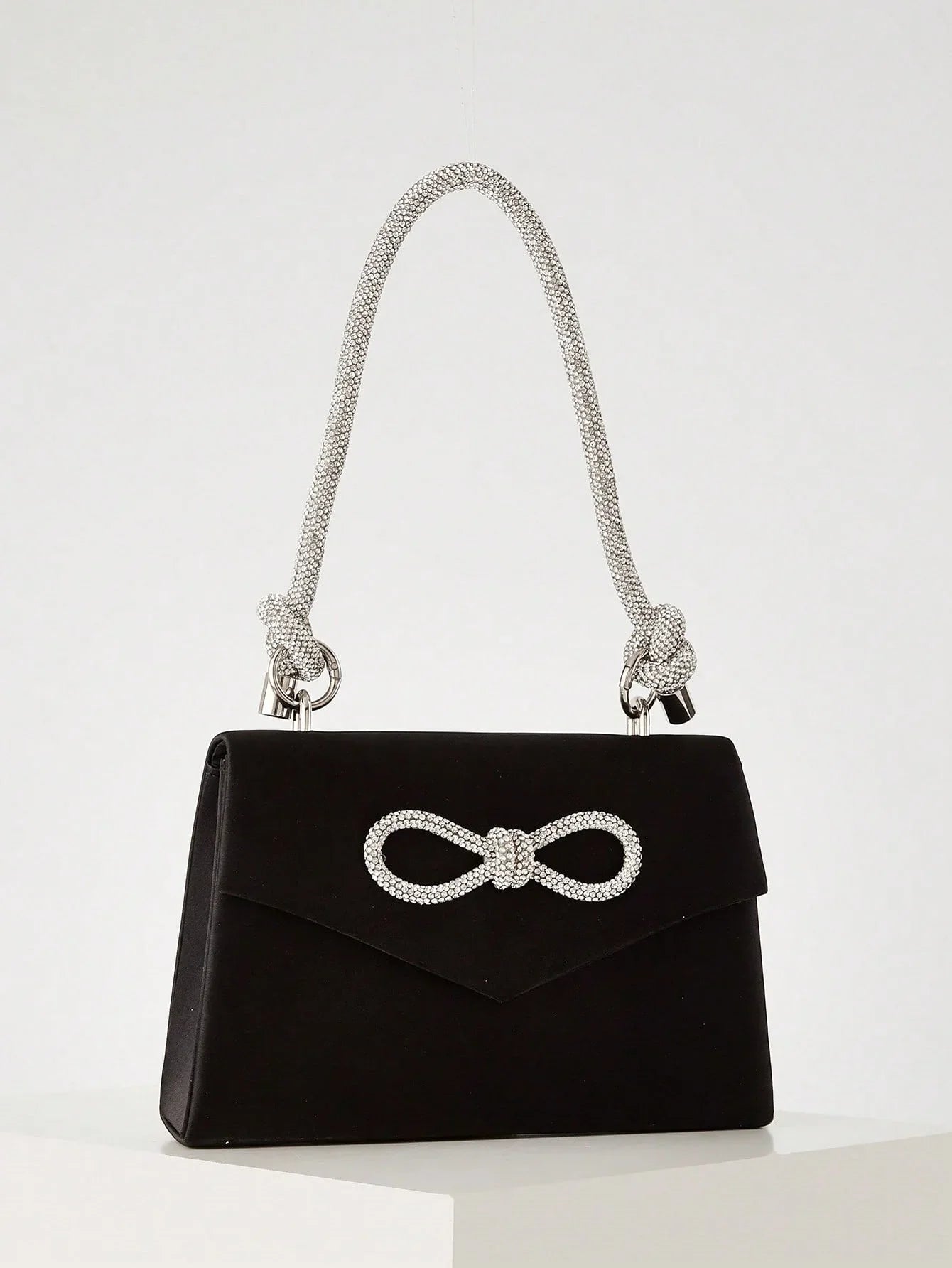 Exquisite and gorgeous butterfly diamond handbag, fashionable and versatile chain shoulder crossbody bag, suitable for travel.