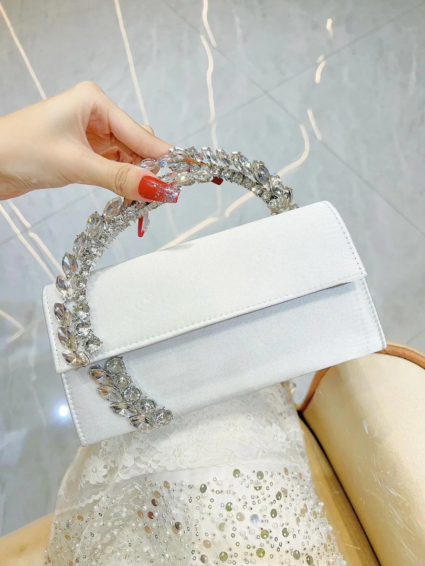 Luxury Satin Metal Handheld Women Handbag Crystal Shiny Rhinestones Diamond Evening Bags Wedding Party Clutch Purse Shoulder Bag