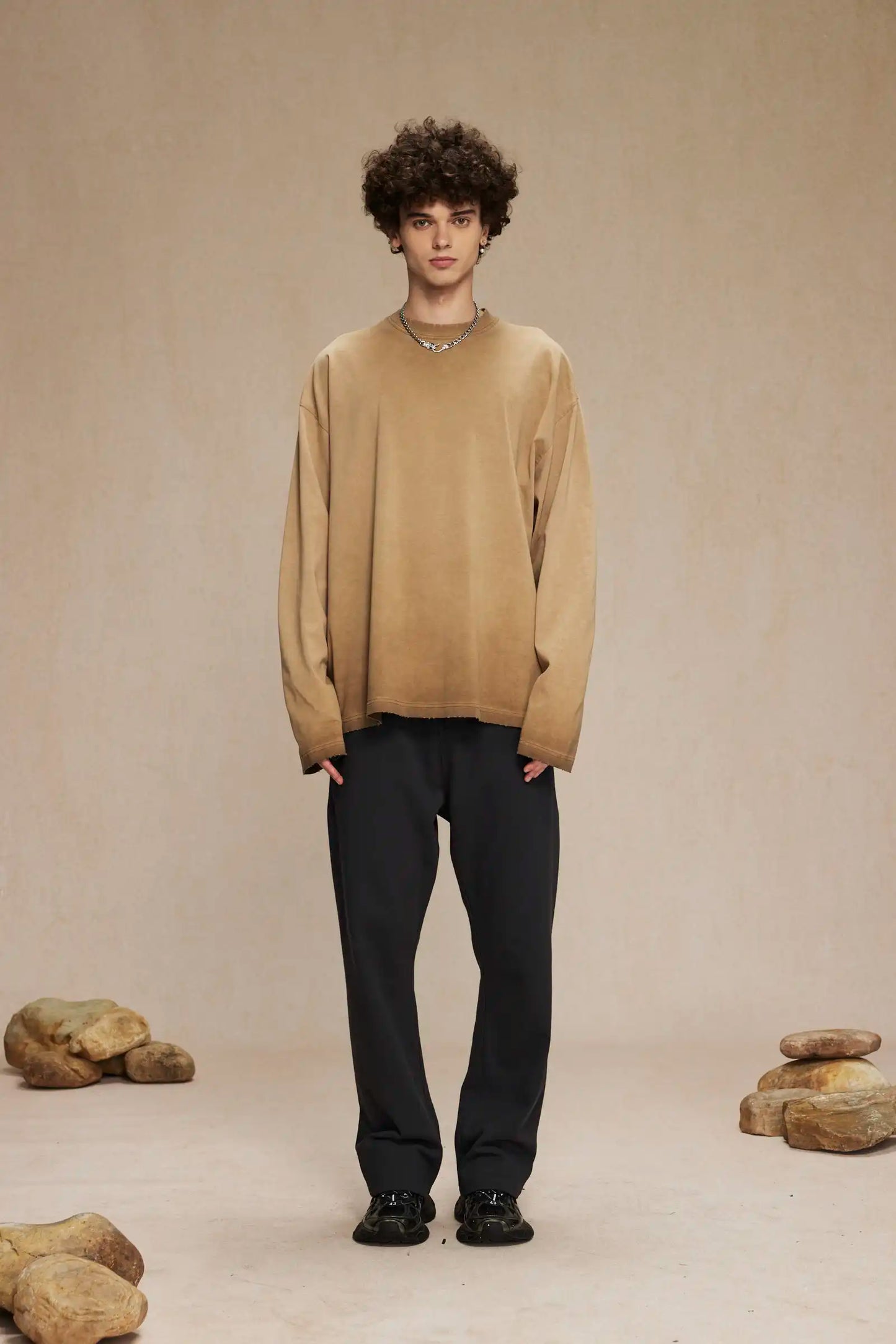 Long-sleeved t-shirt with bottom color