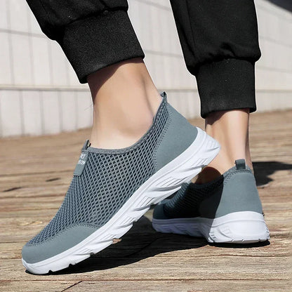 New Running Shoes for Men Breathable Sports Shoes Light Weight Fashion Summer Mesh Breathable Sneakers for Men Plus Size 38-47