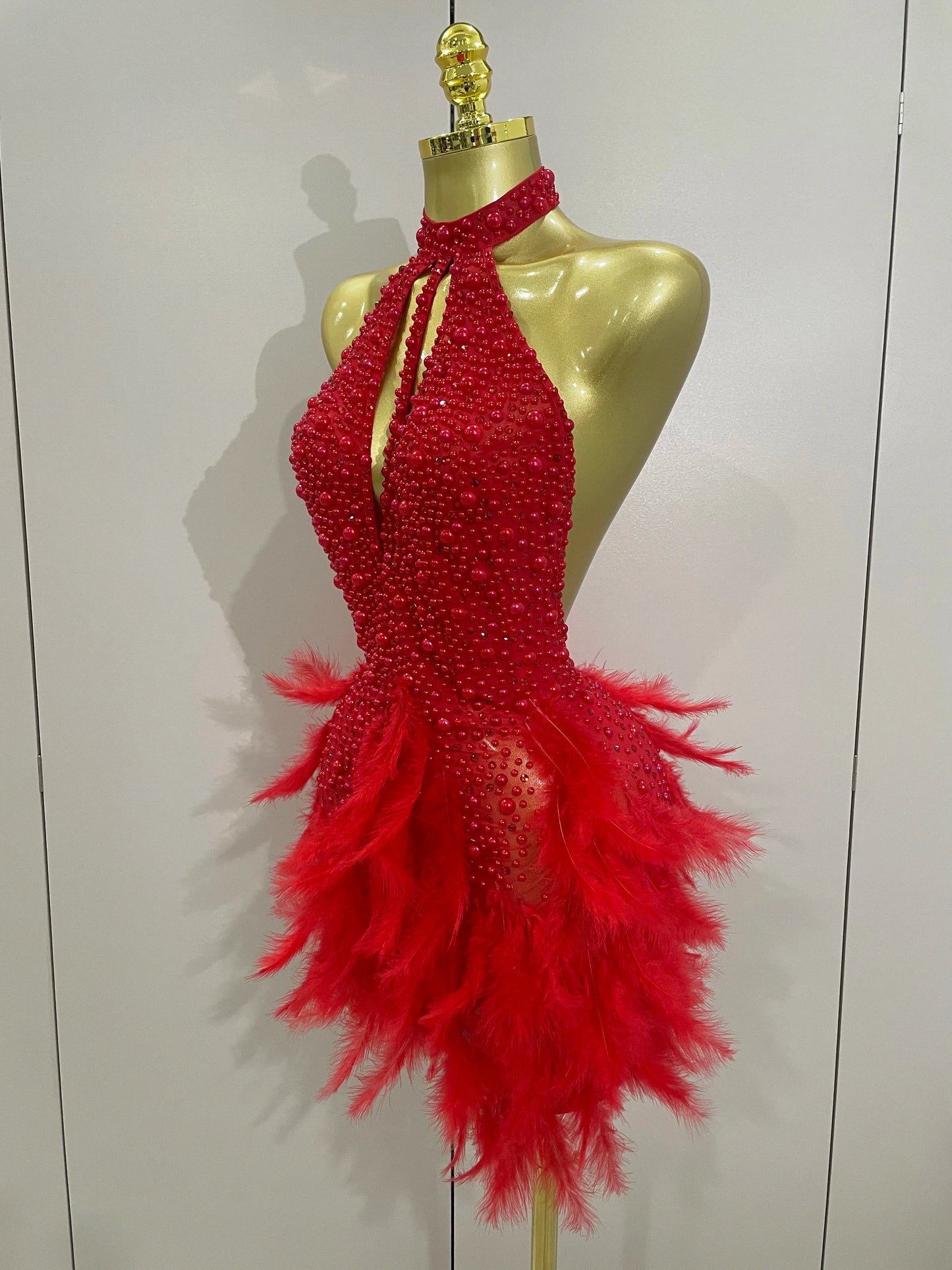Women Luxury Rhinestones Pearls Feathers Halter Backless Short Dress Women Sexy Celebrate Birthday Dress Nightclub Stage Costume