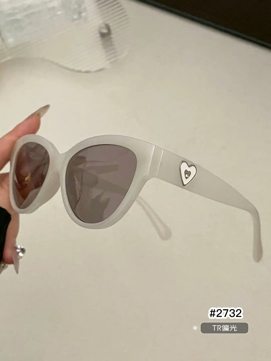 Retro TR Polarized Cat Eye Sunglasses for Women Heart Shape Metal Hinge Decoration Shades UV400 Protective Fashion Sun Glasses