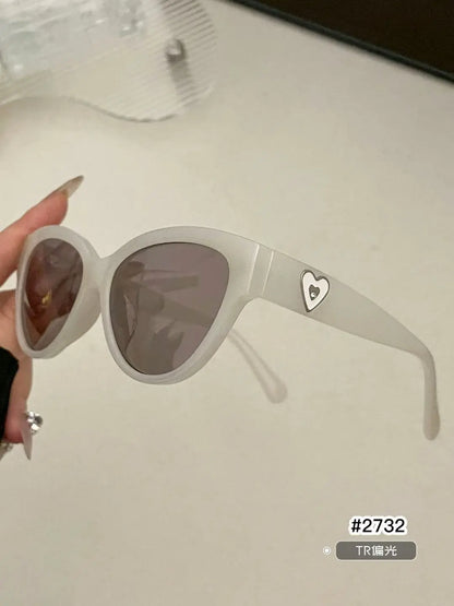 Retro TR Polarized Cat Eye Sunglasses for Women Heart Shape Metal Hinge Decoration Shades UV400 Protective Fashion Sun Glasses