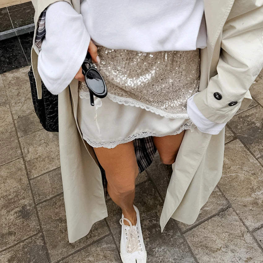 تنورة Linad Street Chic فضية دانتيل مطرزة بالترتر نسائية صيفية مثيرة بخصر عالٍ تنانير صغيرة غير منتظمة تنورة مرقعة كاجوال 2026