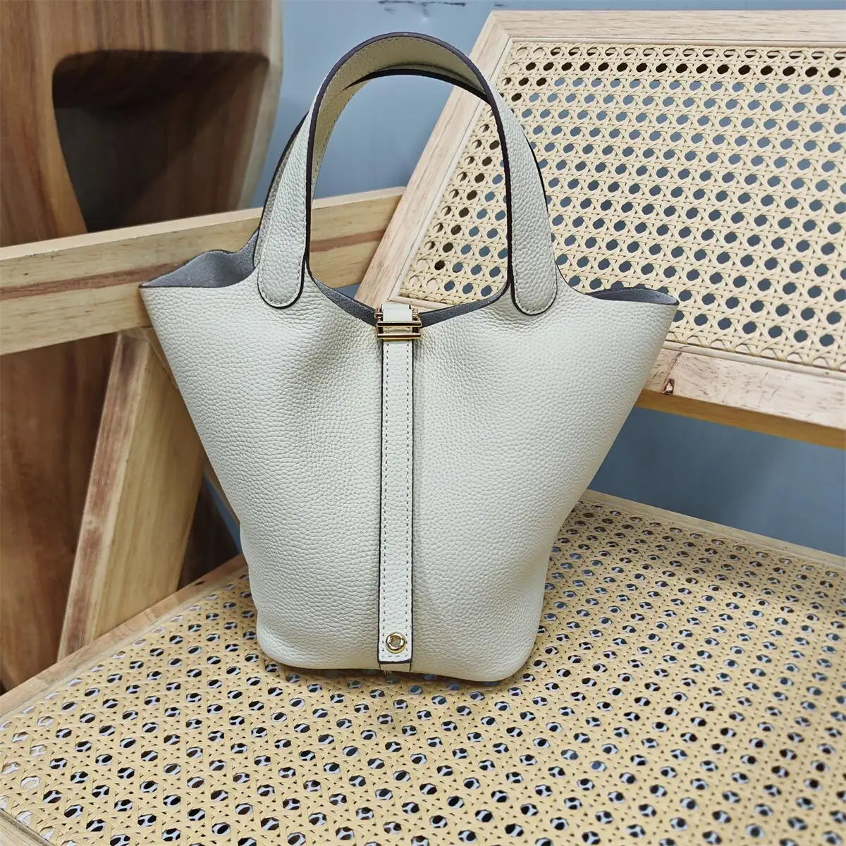 Top Layer Cowhide Leather Handbag European Sle Buet Bag Fre Vegetable Basket Ladies Handbag Soft Handle Casual Faion