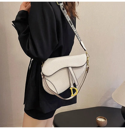 24*20*6cm Hot selling light luxury underarm saddle bag, new niche design, casual shoulder crossbody bag bags