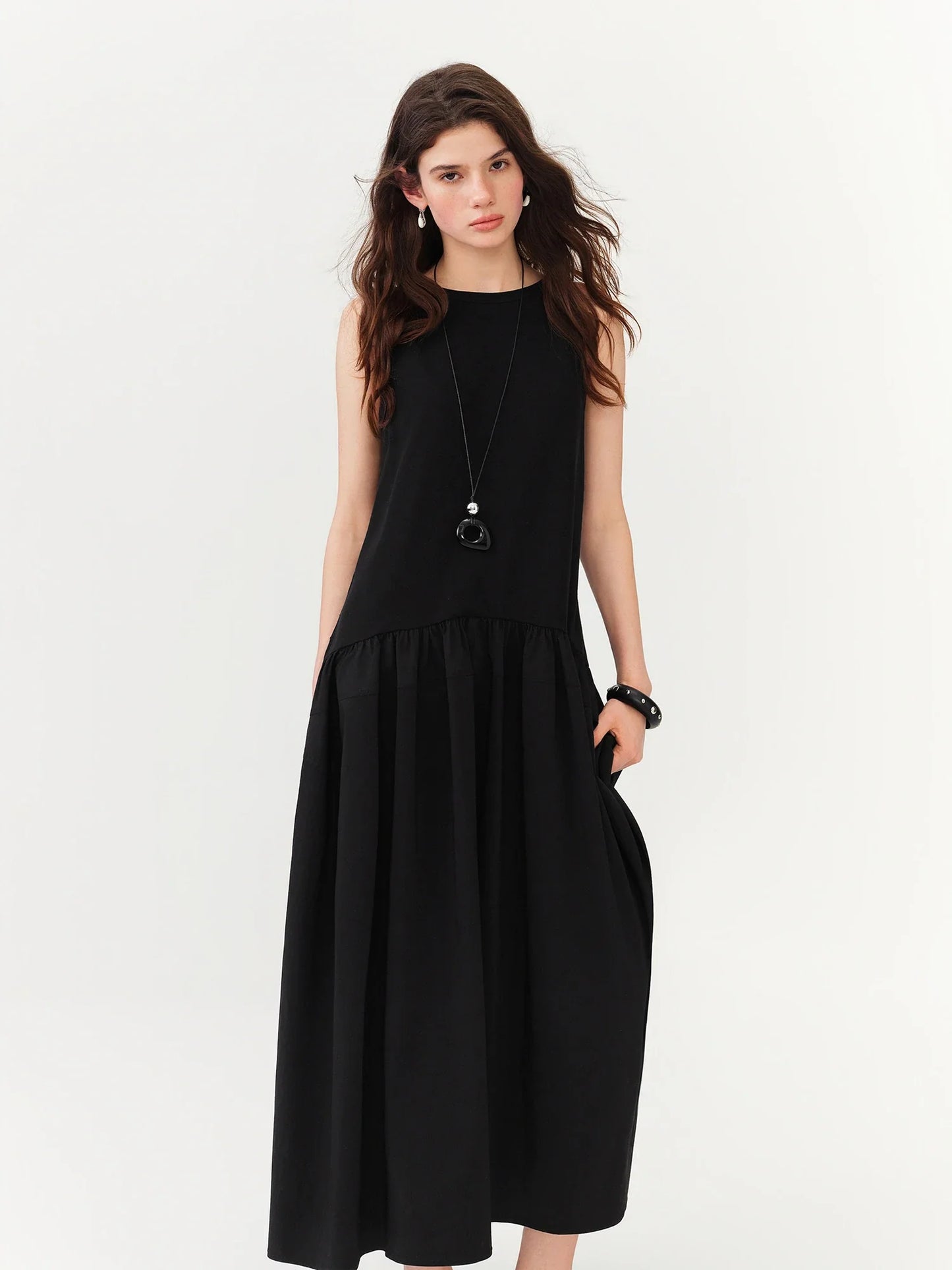 Women's Minimalist Commute Sleeveless Crew Neck Slim Fit Tank Dress 2026 Summer New Arrival Elegant Black Long Daily Dress