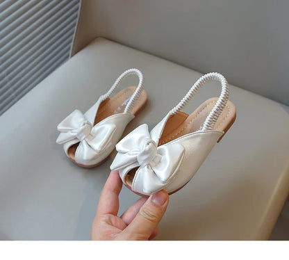 Summer Girl’s Sandals Peep Toe Elastic Band Sliver Beige Kids Sliders Bowknot Graceful Flexiable Trendy Children Shoes Flat