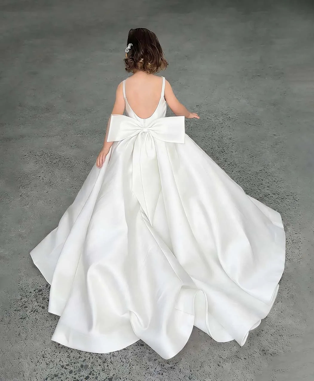 Pink Flower Girl Dresses for Wedding With Bow Backless Brush Train First Communion Frock Custom Pleated Satin Pageant Party Gown