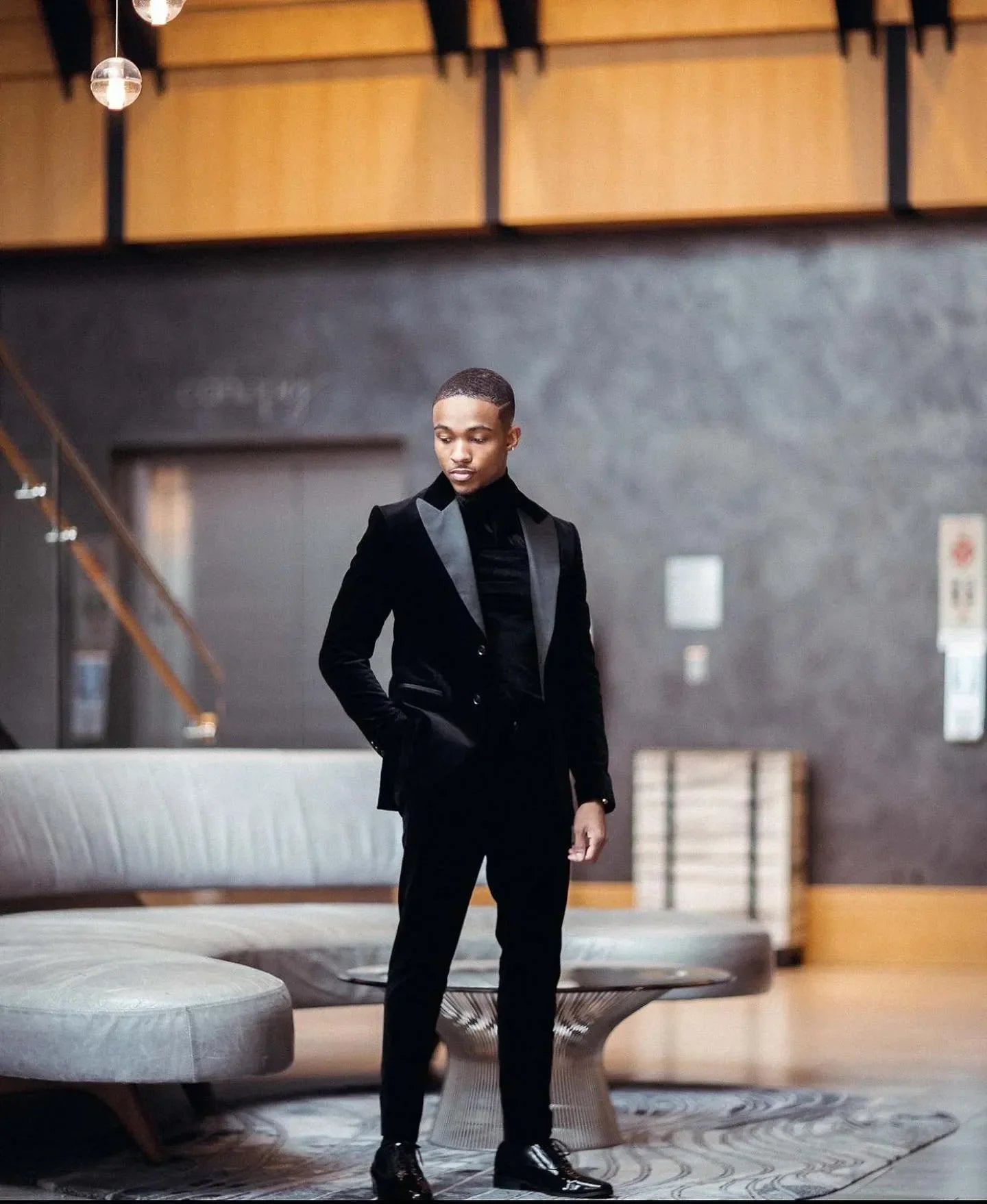 Black Velvet Mens Suits Slim Fit Groomsmen Wedding Tuxedos 2 Pieces Sets Peaked Lapel Blazers Formal Suit With Jacket And Pants