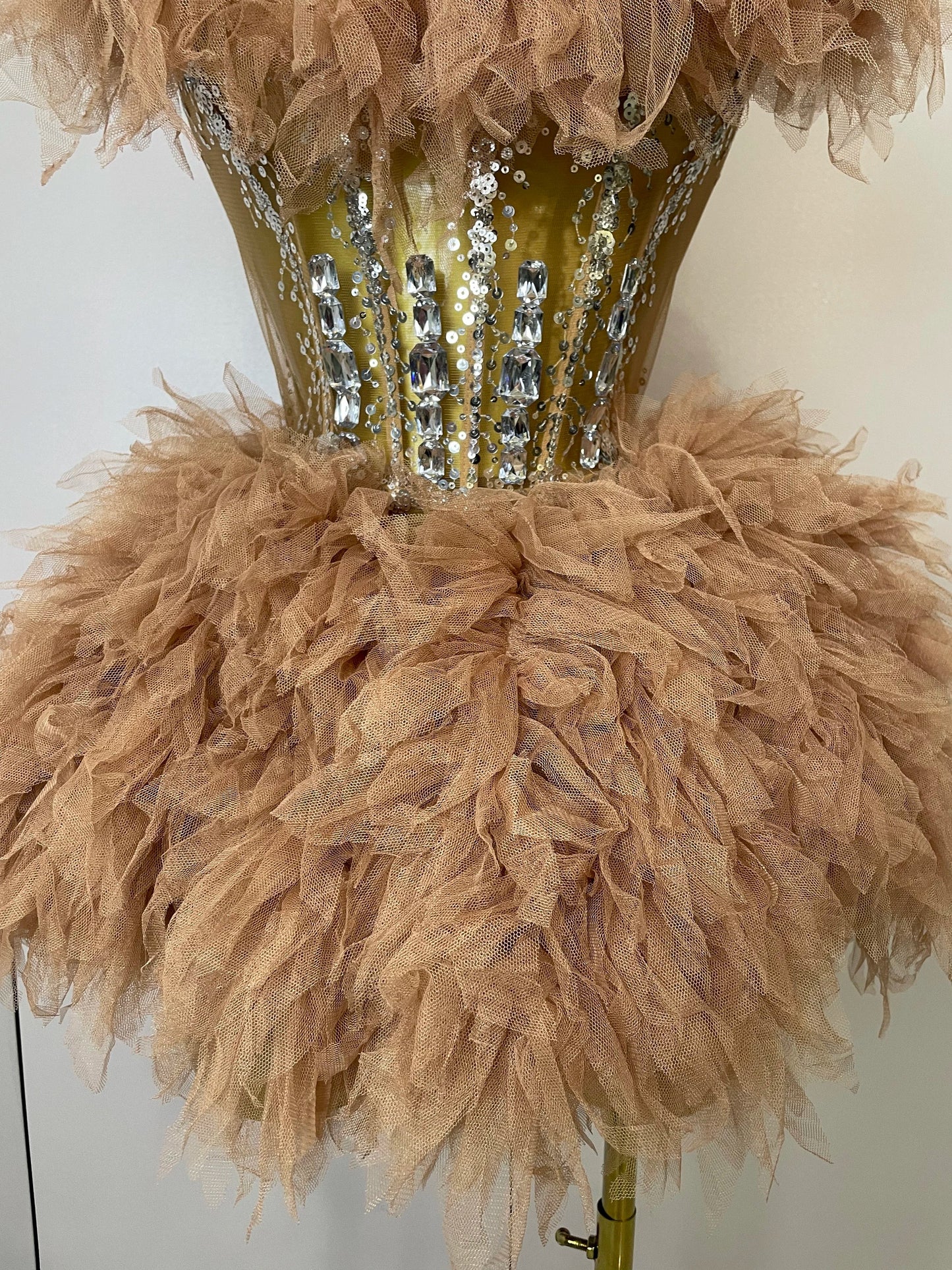 2025Women Sexy Backless Strap Mesh Fluffy Skirt 2 Pieces Diamond Sequins Stage Performance Costume Birthday Party Shooting Dress