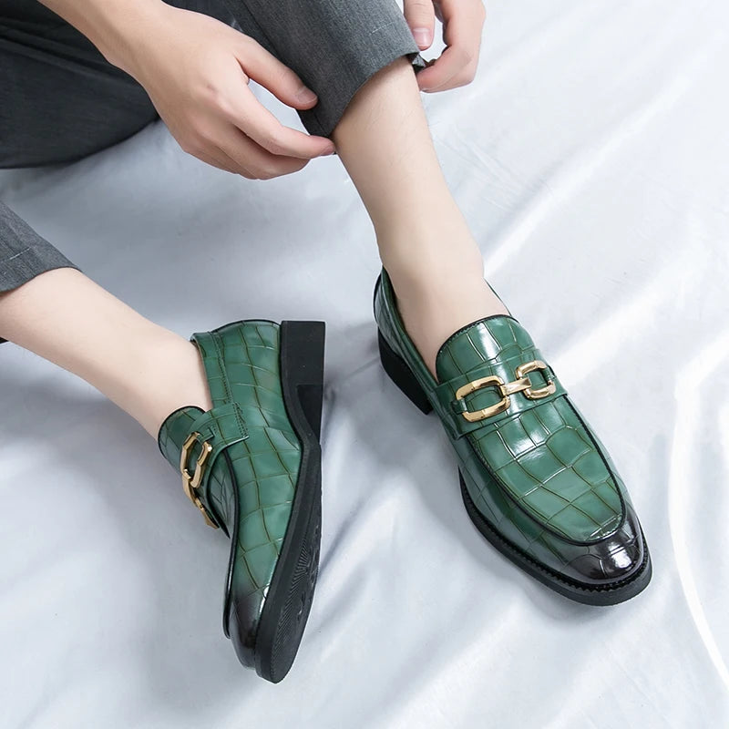 46 plus-size Metal Pressed Floral Loafers 2024 new merchant leather shoes men's casual pressed plaid leather pointy