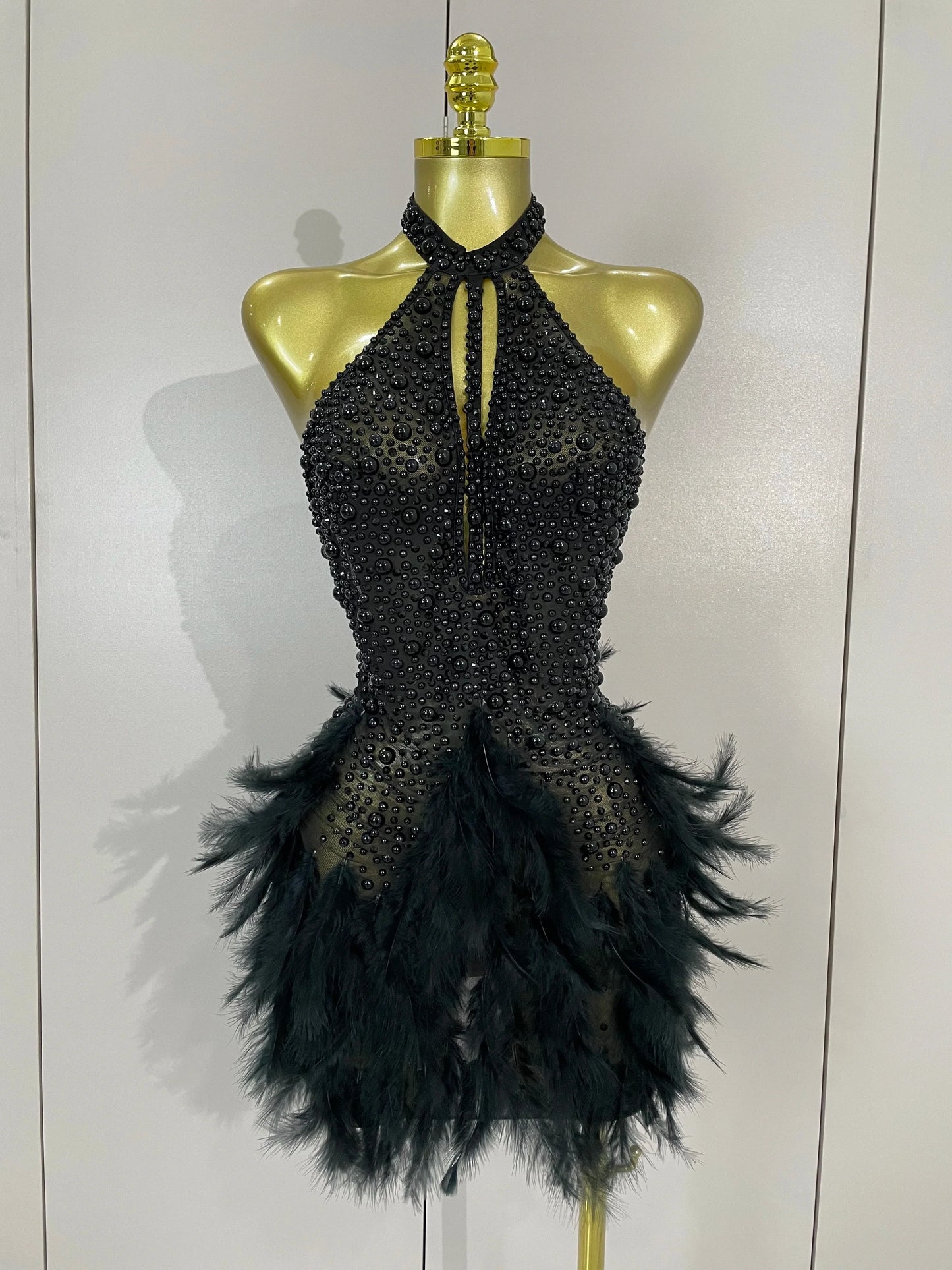 Women Luxury Rhinestones Pearls Feathers Halter Backless Short Dress Women Sexy Celebrate Birthday Dress Nightclub Stage Costume