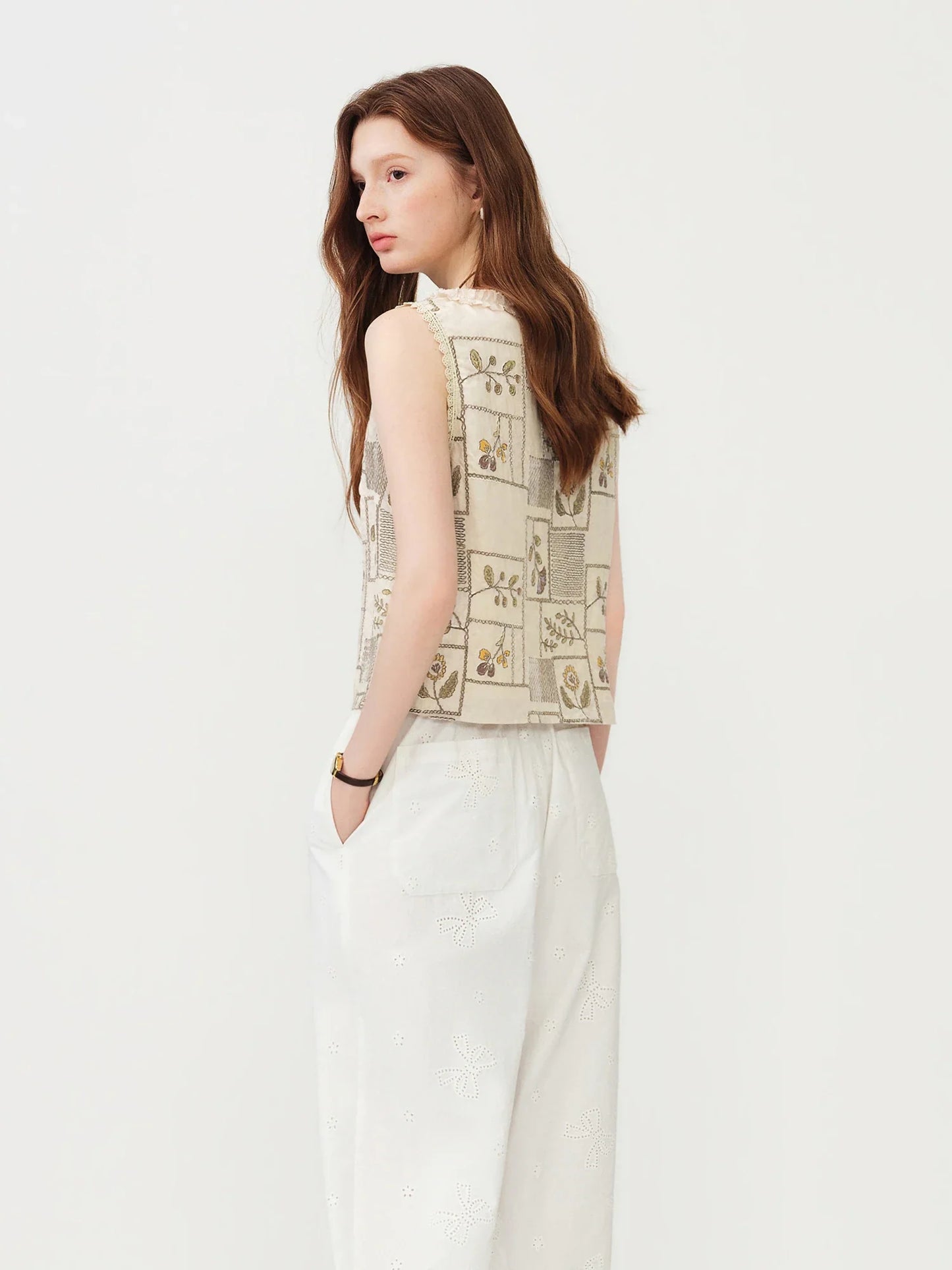 2026 Summer Women's Printed Embroidered Sleeveless Round Neck Top - Elegant Retro Commuter Blouse for Office