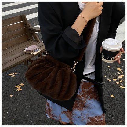 New Womens Shoulder Bag Fluffy Crossbody Bag Vintage Faux Fur Cloud Purse for Autumn Winter Commuting Simplified Storage Bags