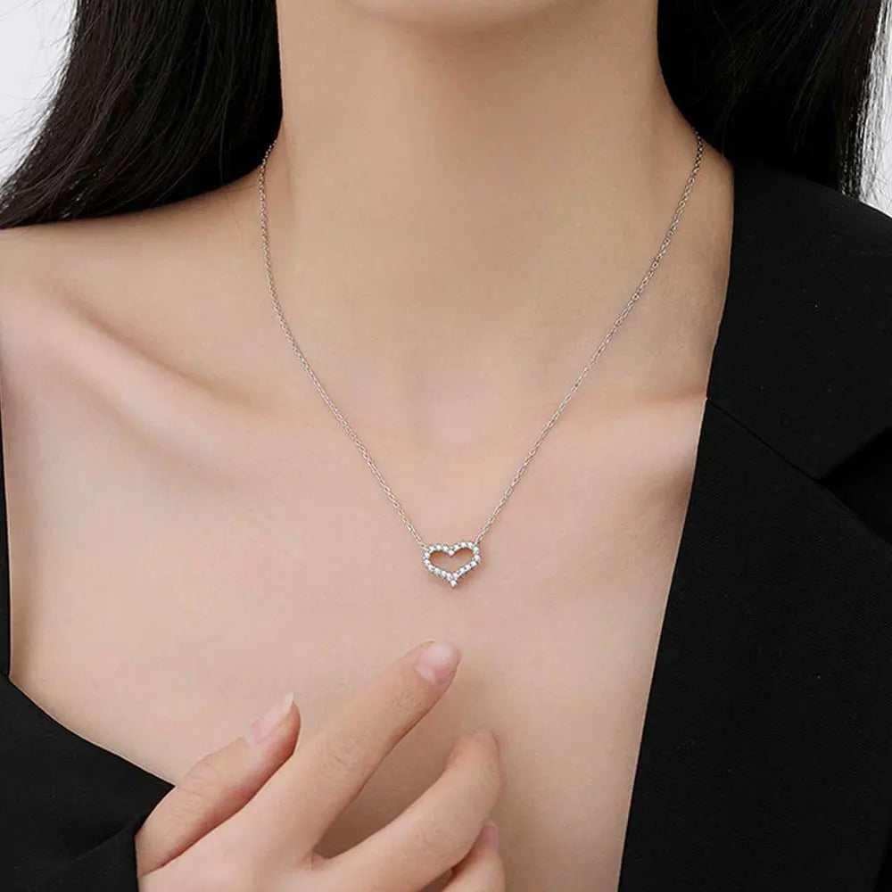 D VVS1 Sparking Moissanite Necklace Heart Pendant for Women s925 Sterling Sliver Plated 18k Party Birthday Gift Jewelry