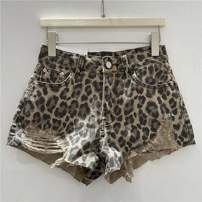 2026 Summer New Retro Leopard Print Ripped Edge Low Waist Denim Shorts Women