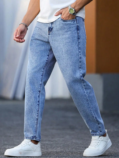 Men's light blue washed denim trousers are simple, casual and fashionable, slim-fitting to show long legs, and versatile.