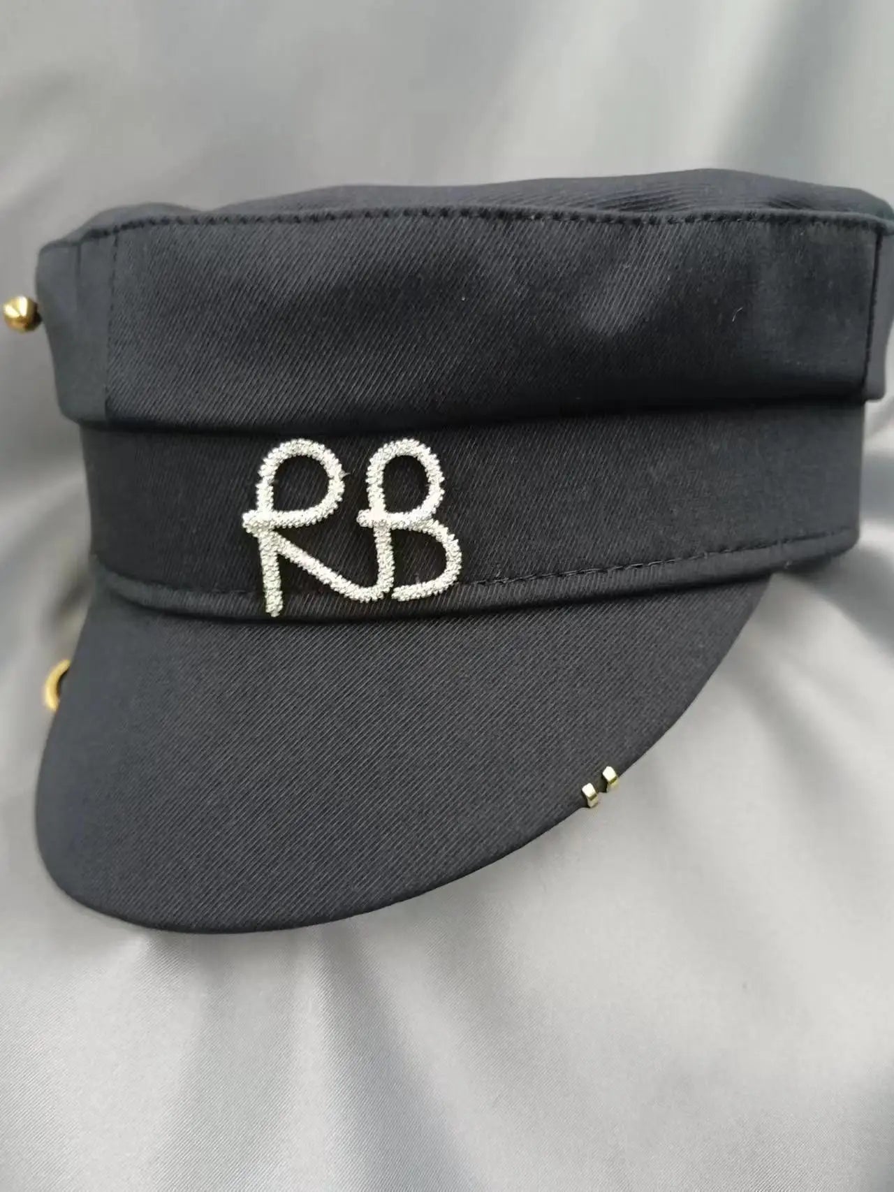 New  Women's Fashion Flat Cap British Retro Newsboy caps with Earrings Pierced Baker Boy Cap