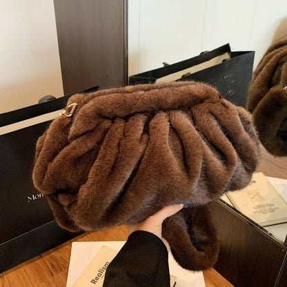 New Womens Shoulder Bag Fluffy Crossbody Bag Vintage Faux Fur Cloud Purse for Autumn Winter Commuting Simplified Storage Bags
