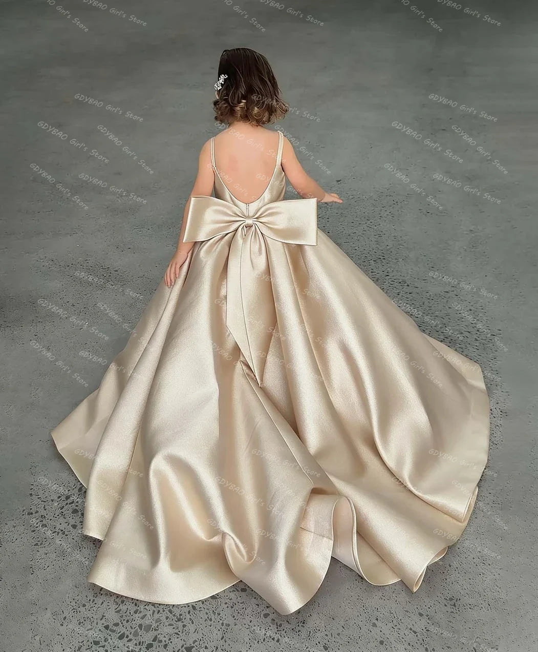 Pink Flower Girl Dresses for Wedding With Bow Backless Brush Train First Communion Frock Custom Pleated Satin Pageant Party Gown