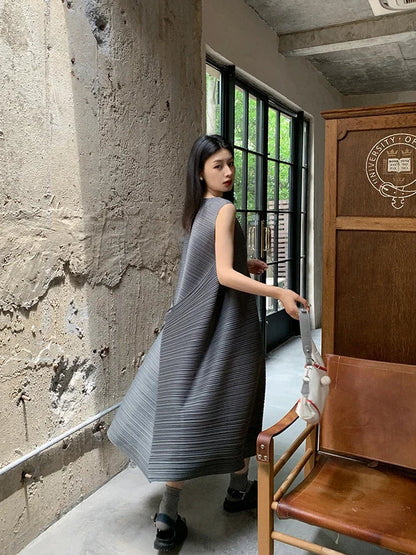 Miyake Pleated Women's Dresses Loose Plus Size High Quality Sense of Elegance Sleeveless Mid-length Skirt 2025 Spring New