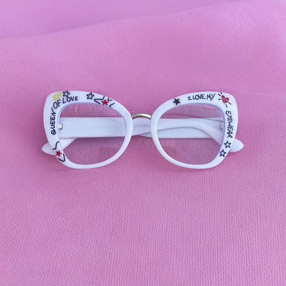 Ins 2025 New Hand-drawn Graffiti Sunglasses Unique Text Personality Fashion Sun Glasses Women Men Cat Eye Gafas De Sol UV400