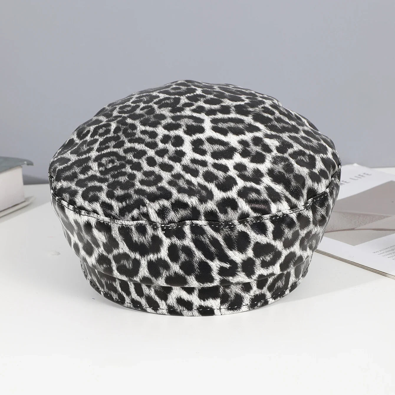 Sweet cool Spice Girl style riveted spider hoop PU leather newsboy hat Y2K fashion trend shopping face small beret