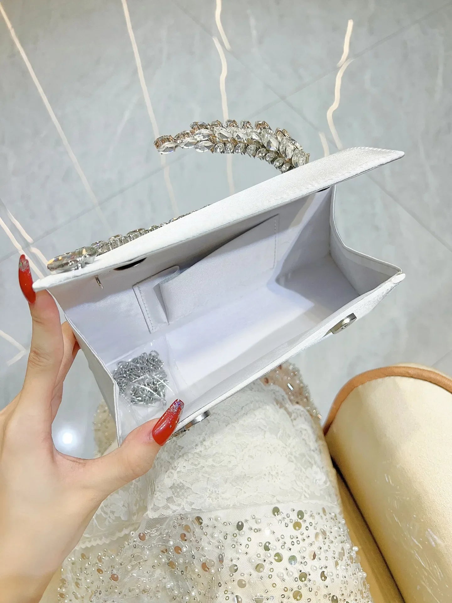 Luxury Satin Metal Handheld Women Handbag Crystal Shiny Rhinestones Diamond Evening Bags Wedding Party Clutch Purse Shoulder Bag