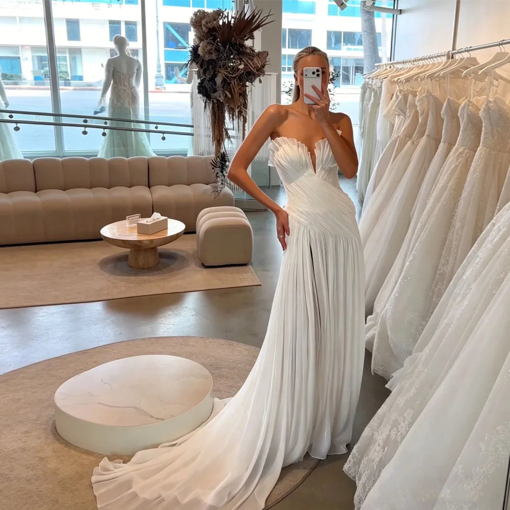 Pleated White Wedding Dress 2026 Strapless A Line Slit Shiny Bridal Gown With Train vestido de noivas para casamento Customized