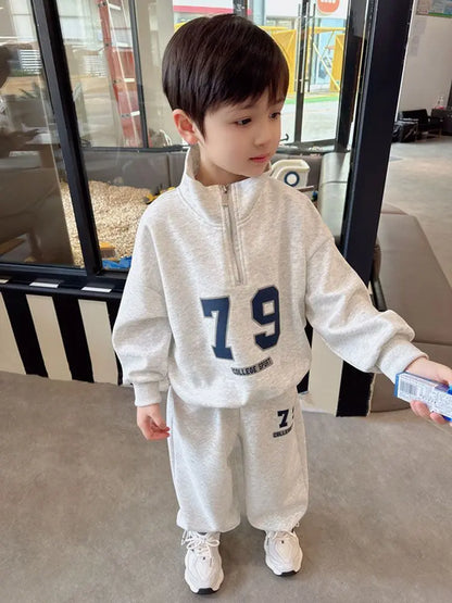 Boy White Grey Stand Collar Letter Sets Loose Casual Cotton Sports Suit Spring Autumn Children's Fashion Tops+Pants 2pcs 1-5 Yrs