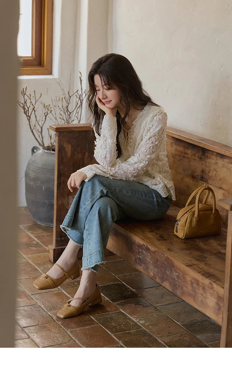 Apricot Lace Jacquard Embroidered Shirt 2025 Autumn Black Fungus Edge Lace-up Vintage Commuter Top Office Lady MXE41X1927