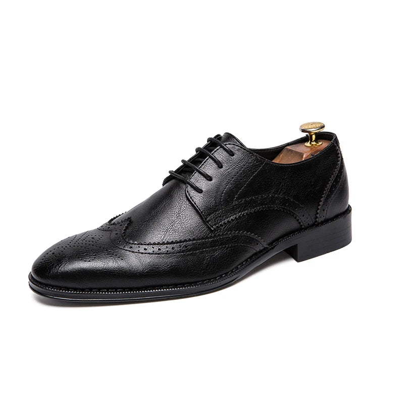 Lace-up casual leather shoes Men's wedding carved Brogues men's formal business pointed shoes Groom's leather shoes