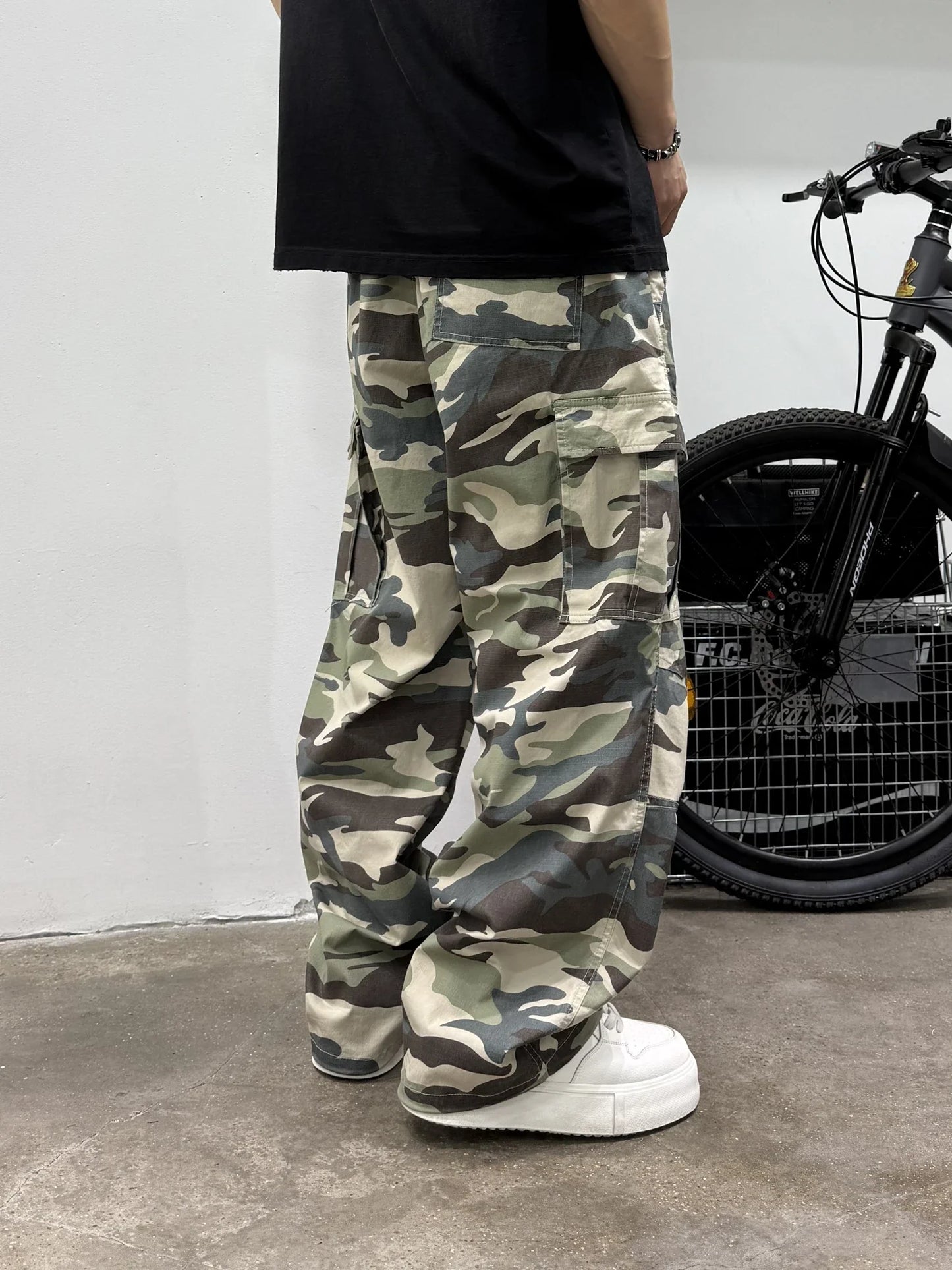 Vintage Camouflage Cargo Pants Men Tactical Multi Pocket Loose Fit Straight Leg Outdoor Casual High Quality Work Pants Trendy
