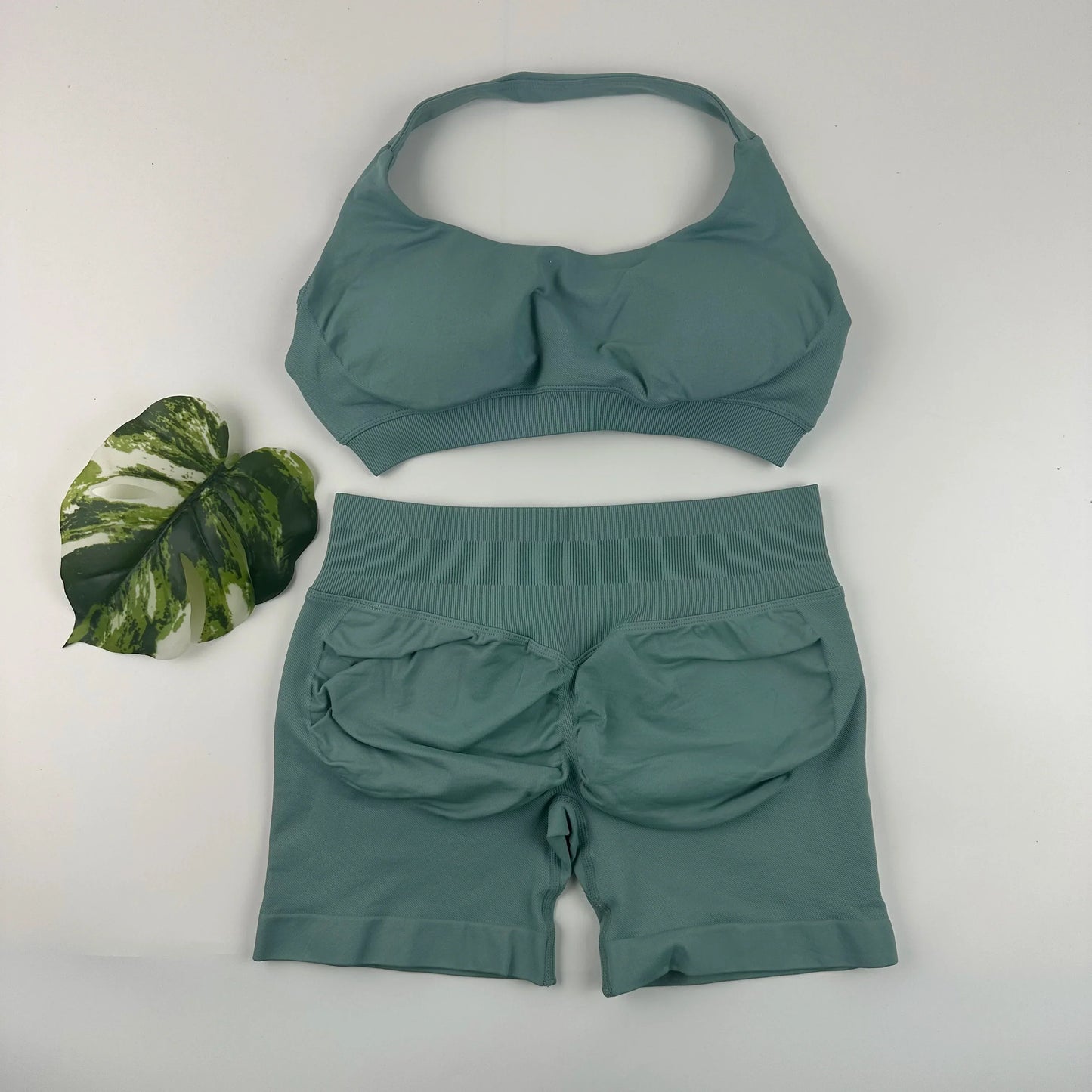 Yoga Shorts Set Seamless Yoga Set Workout Scrunch Shorts Sets Halter Sports Bra Scrunch Shorts Fitness Clothes Gym Suit
