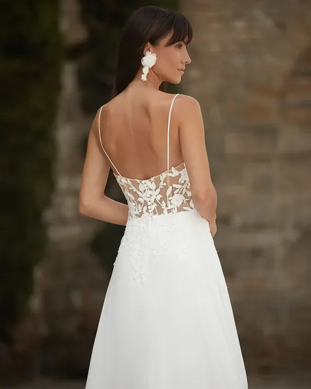 2026 Customized A line Bridal Gown Lace Applique Spaghetti Straps Backless Wedding Dress for Elegant Brides