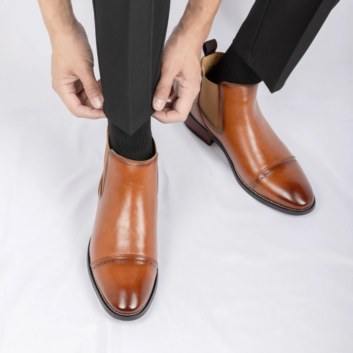 2025 Retro Men's Solid Color Pointed Business Ankle Boot  Comfortable Wedding  Party Shoe Breathable  And  Anti-Slip Ankle Boots