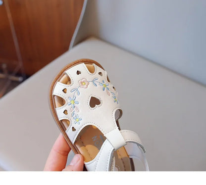Girls Sandals Summer Baby Girl Shoes Embroidered Flowers Kids Princess Beach Sandals Soft Bottom