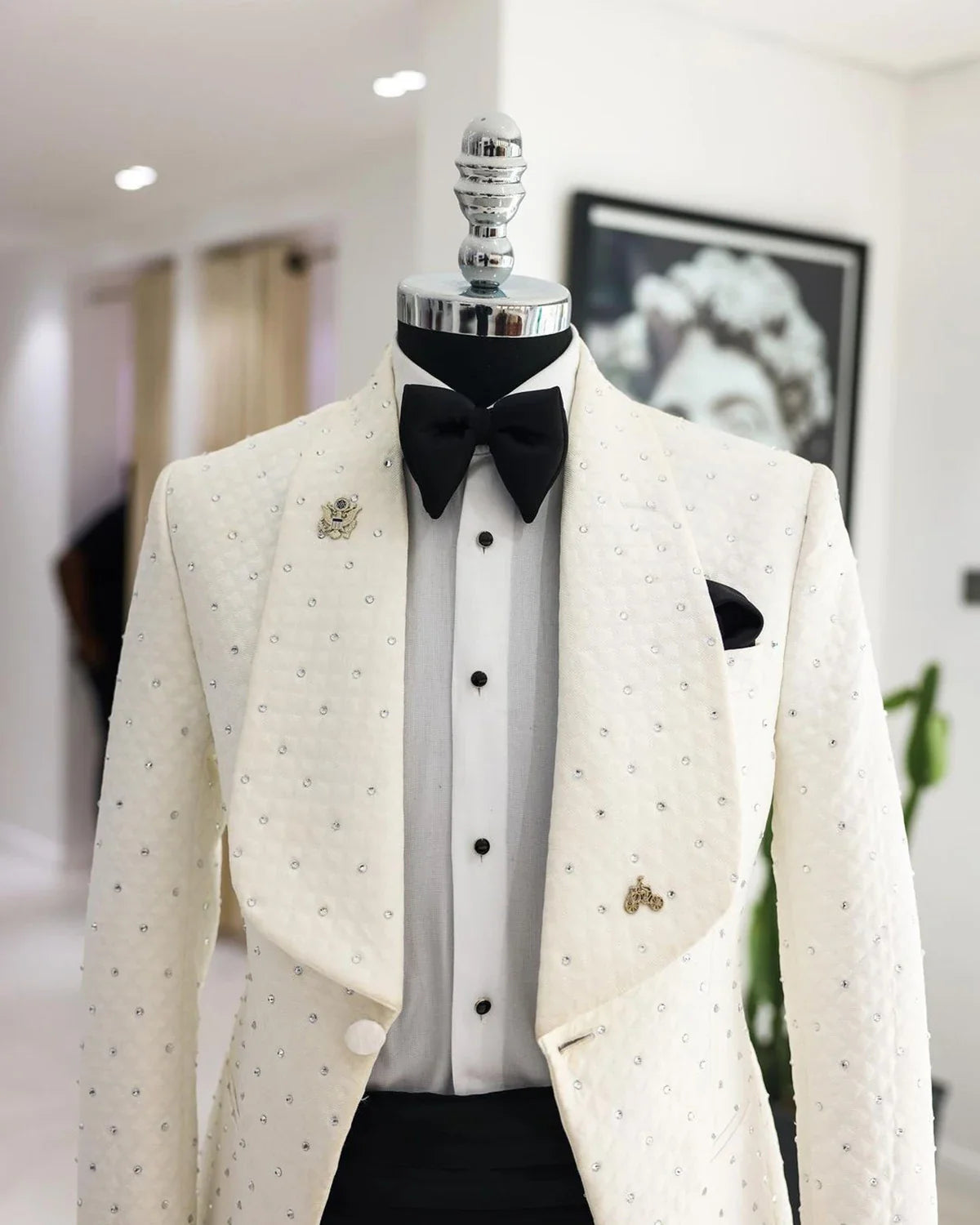Men's Suit 2 Pieces White Blazer Black Pants One Button Wide Lapel Business Beads Formal Work Wear Wedding Groom Costume Homme