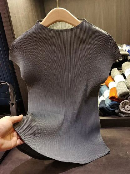 Miyake Versatile Classic Simple Solid Color Stand Up Collar Pleated Top Women Slim Slim Short Sleeve Miyake T-shirt Summer 2025