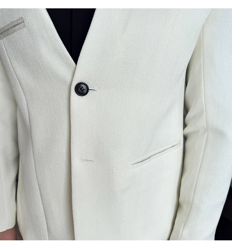The new Chinese-style collarless suit is fashionable, handsome and versatile. It is a solid-color Korean-style fitted and fashio