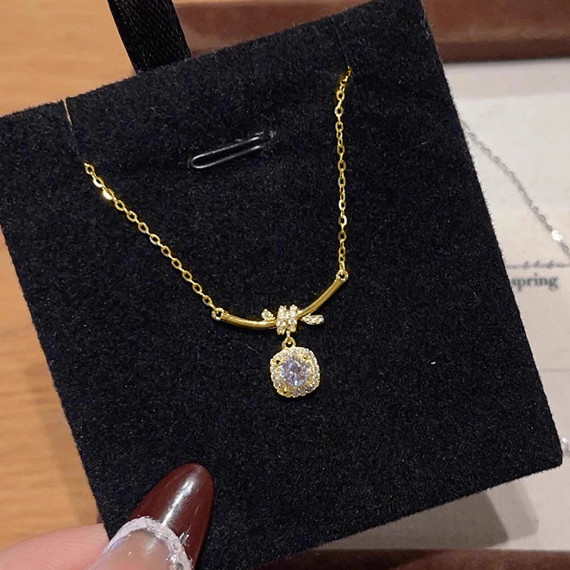Certified 5mm Round Moissanite Necklace Niche Light Ribbon-motif Shape Pendant Necklaces for Valentine's Day Jewelry Gift