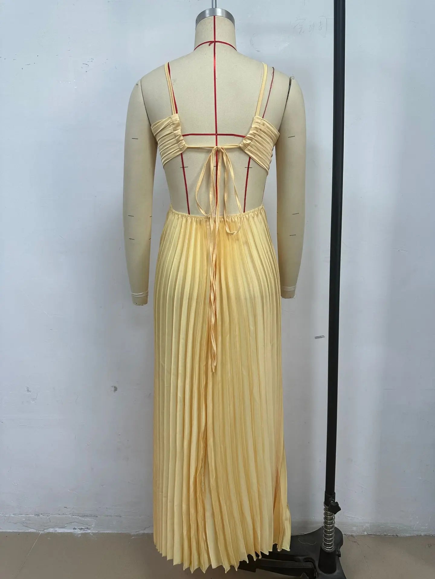 2025 New Women's Fashionable and Elegant Summer Camisole Beach Vacation Long Dress Elegant Backless Pleated Long Dress