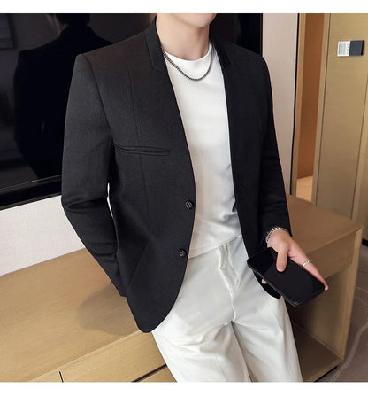 The new Chinese-style collarless suit is fashionable, handsome and versatile. It is a solid-color Korean-style fitted and fashio