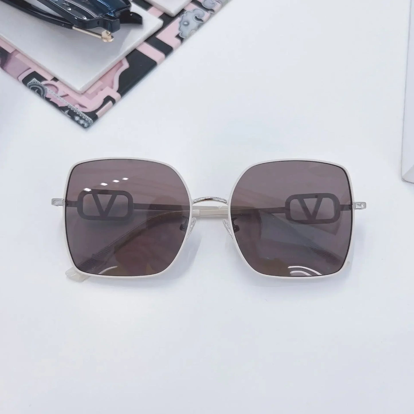 2025 New Fashion Metal Square Polarized Sun Glasses Women Luxury Diamond UV400 Sunglasses Ladies Oversized Eyewears Gafas De Sol