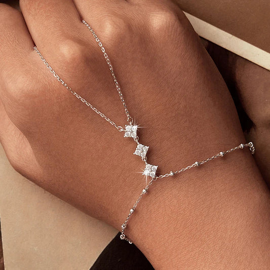Chaîne de main en argent sterling 925 Bracelet délicat Trèfle à quatre feuilles Bracelet CZ Bague Chaîne pour Femmes Ensemble de bijoux de corps d'été