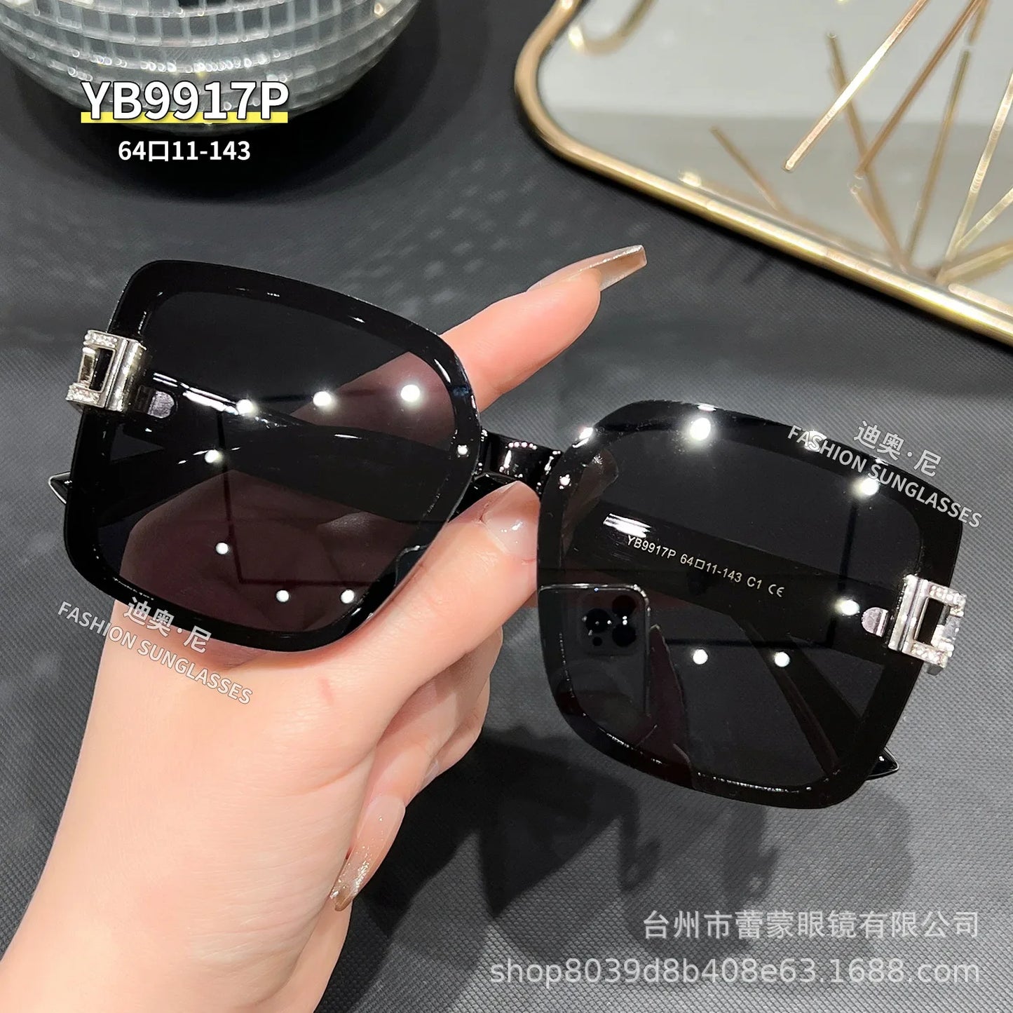 2025 Polarized Square Sunglasses Women Trendy Luxury Sun Glasses New Vintage Leather Print Glitter Eyewears UV400 Gafas De Sol