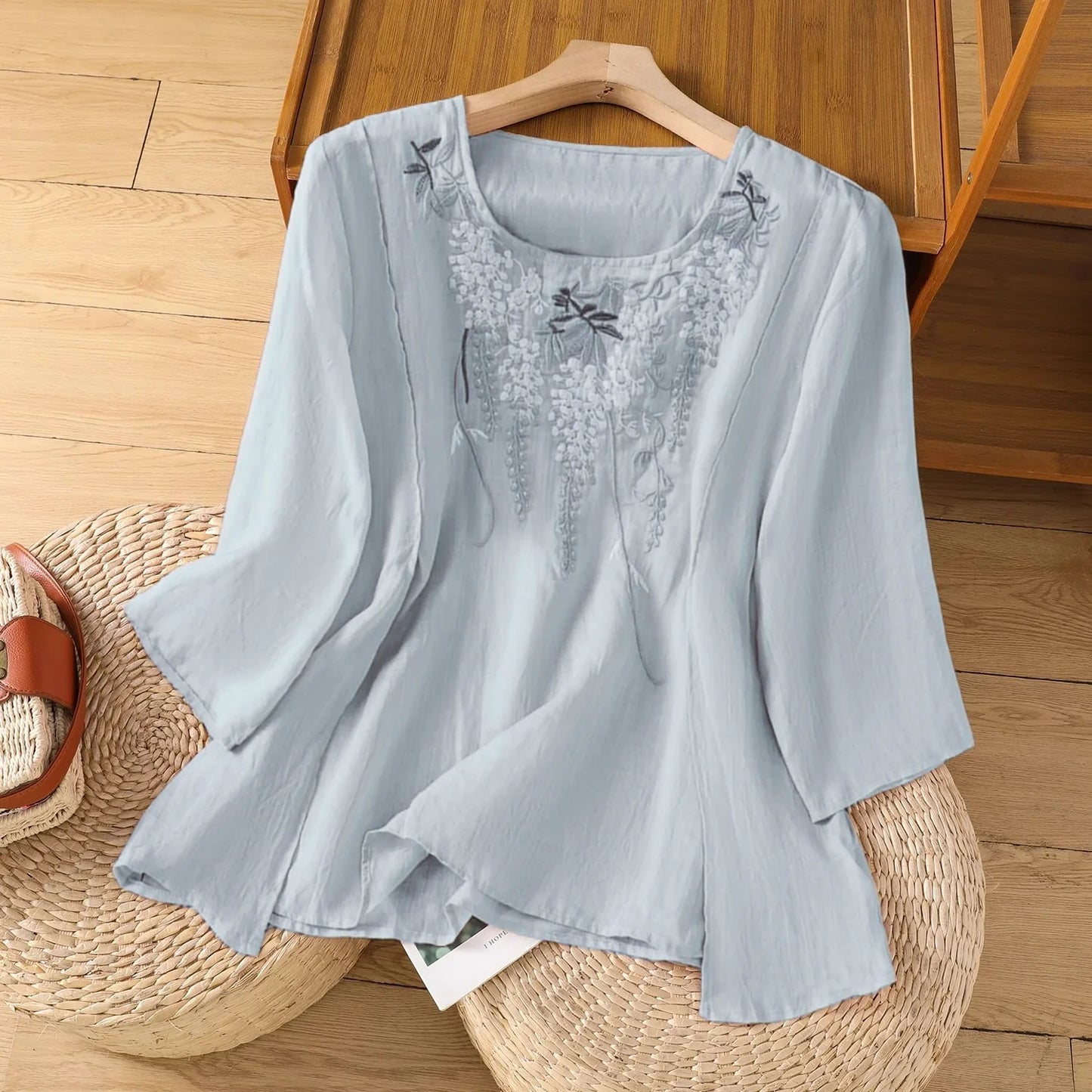 Retro Round Neck Cotton and Linen Embroidered Shirt for Women in Summer New Loose and Elegant Temperament Five-point Sleeve Top